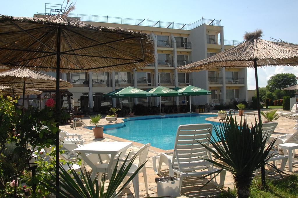 Park Hotel Argo ابزور المظهر الخارجي الصورة